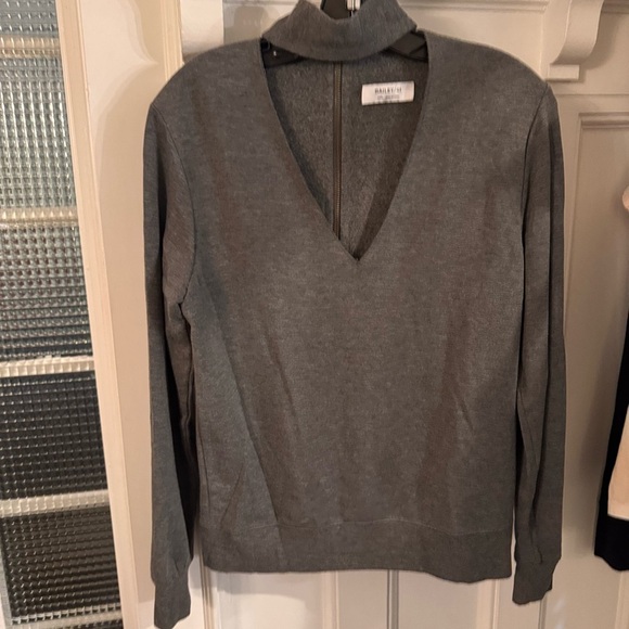 Bailey/44 women’s Deep V choker style Sweater gray size small - Picture 2 of 9